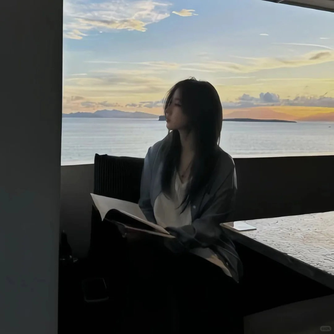 你以为你们在断联的时候 他会和你一样难过 直到听闻他是轻松快乐的 甚至有人一直代