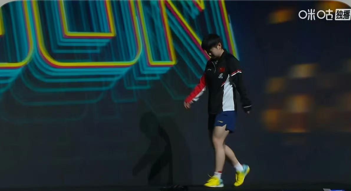 受伤不退赛！
孙颖莎🇨🇳又上场了[赞]！
王楚钦/孙颖莎🇨🇳VS林钟勋/