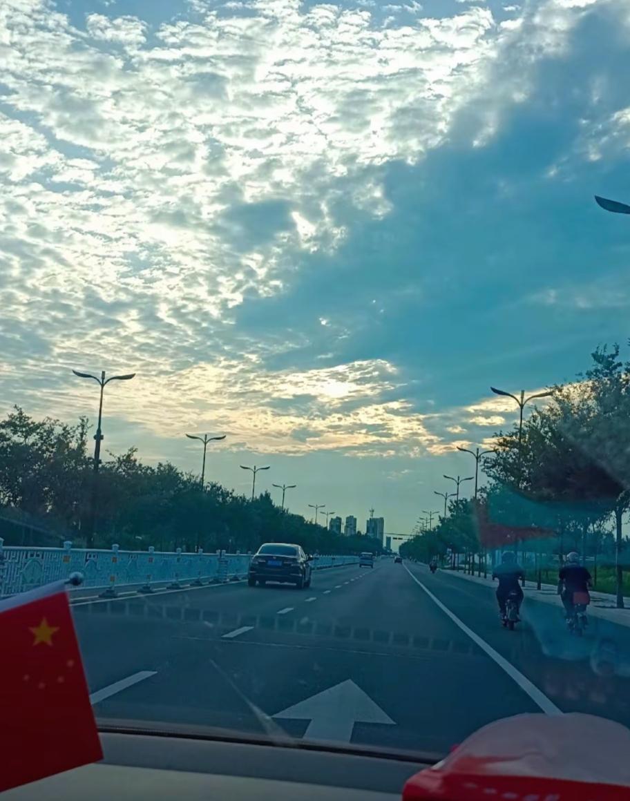 表哥表嫂有两个女儿，静静是老大。
静静今年三十多了，可还没弄明白婚姻这点事。
当