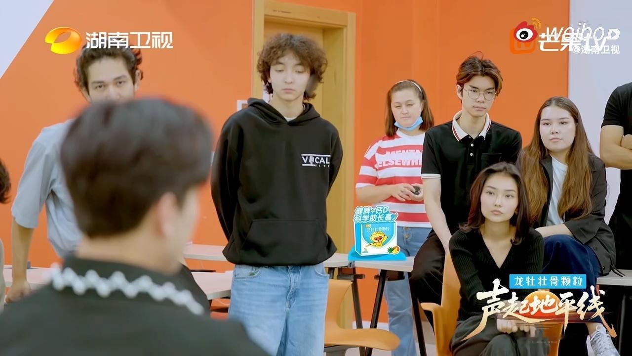 从“歌手”到“领路人”，迪玛希把收到的善意都传给了后辈，这格局！迪玛希对后辈的祝