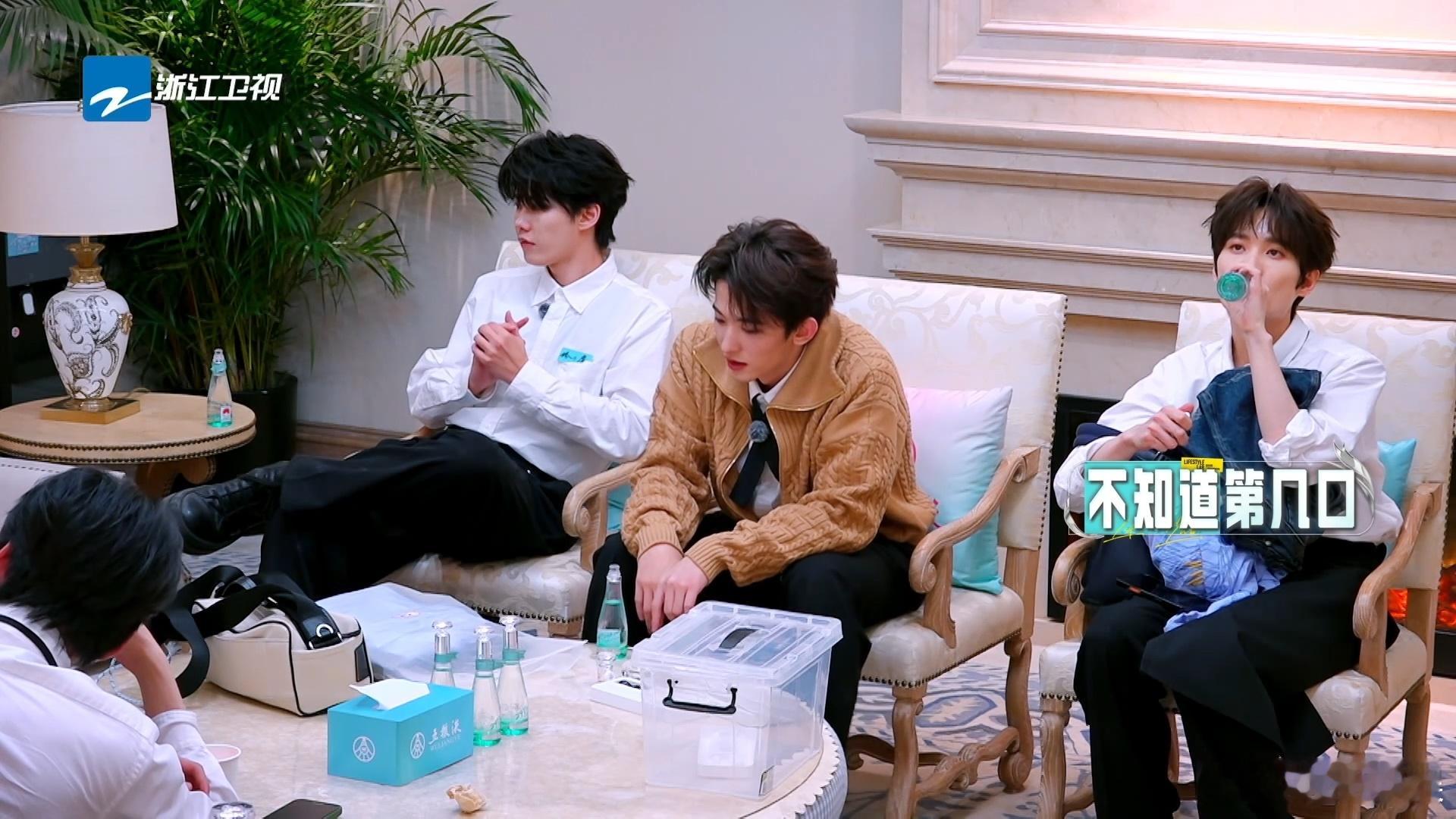 井胧上节目喝多了井胧录综艺喝到位放飞自我 井胧上节目喝多了，可不能贪杯哦 