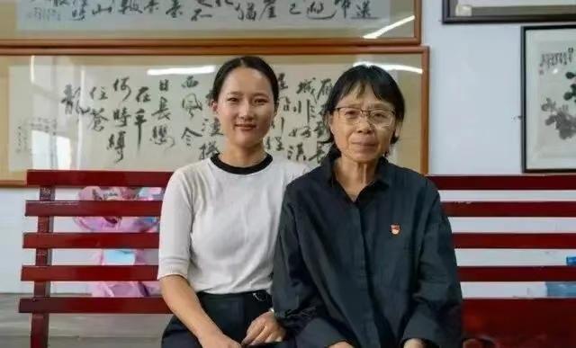 《山花烂漫时》播完了，现实中今年已经67岁的张桂梅老师，仍带着一身疾病坚守在华坪