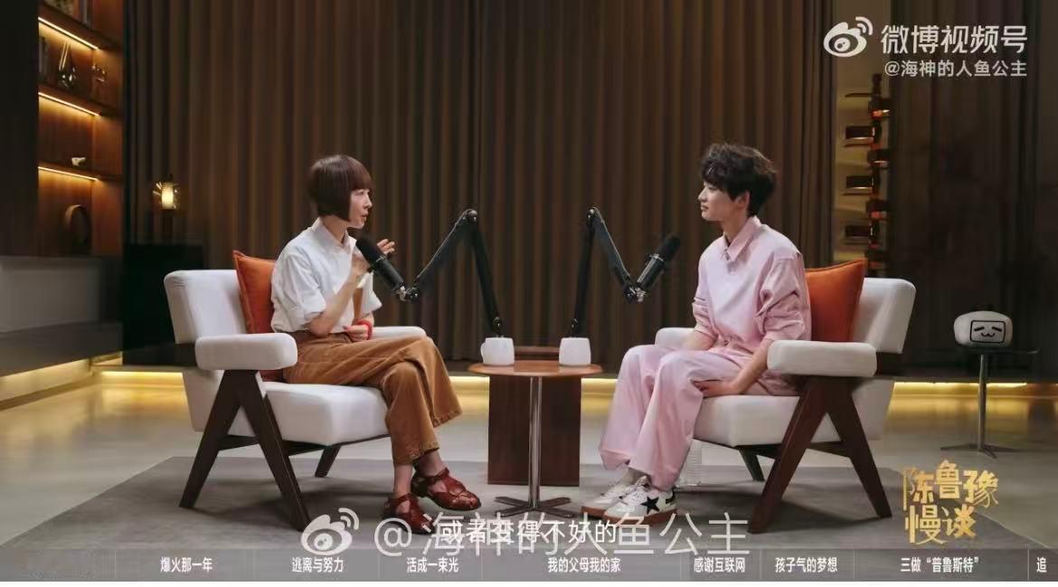 钟美美称被父亲家暴至今恐惧敲门声钟美美坦言很怕自己现在会不红别人慌了就乱投医，他