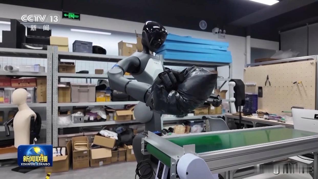 在深圳南山，机器人灵巧手于短短五年内突破了触觉传感器的技术瓶颈，现已在多个领域得