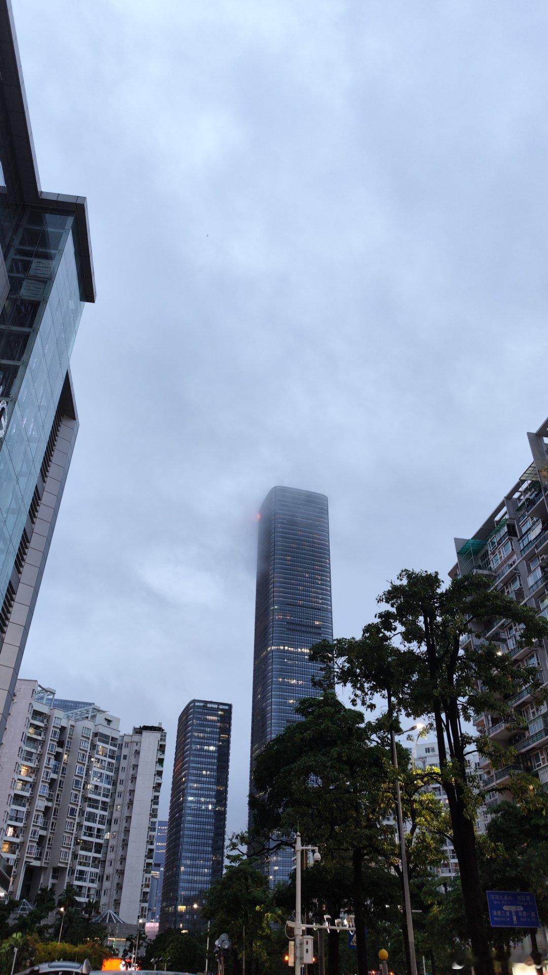 🌧️终于停雨了，下午红暴全市中小学生都停课，看这样子晚上还得继续下~ 