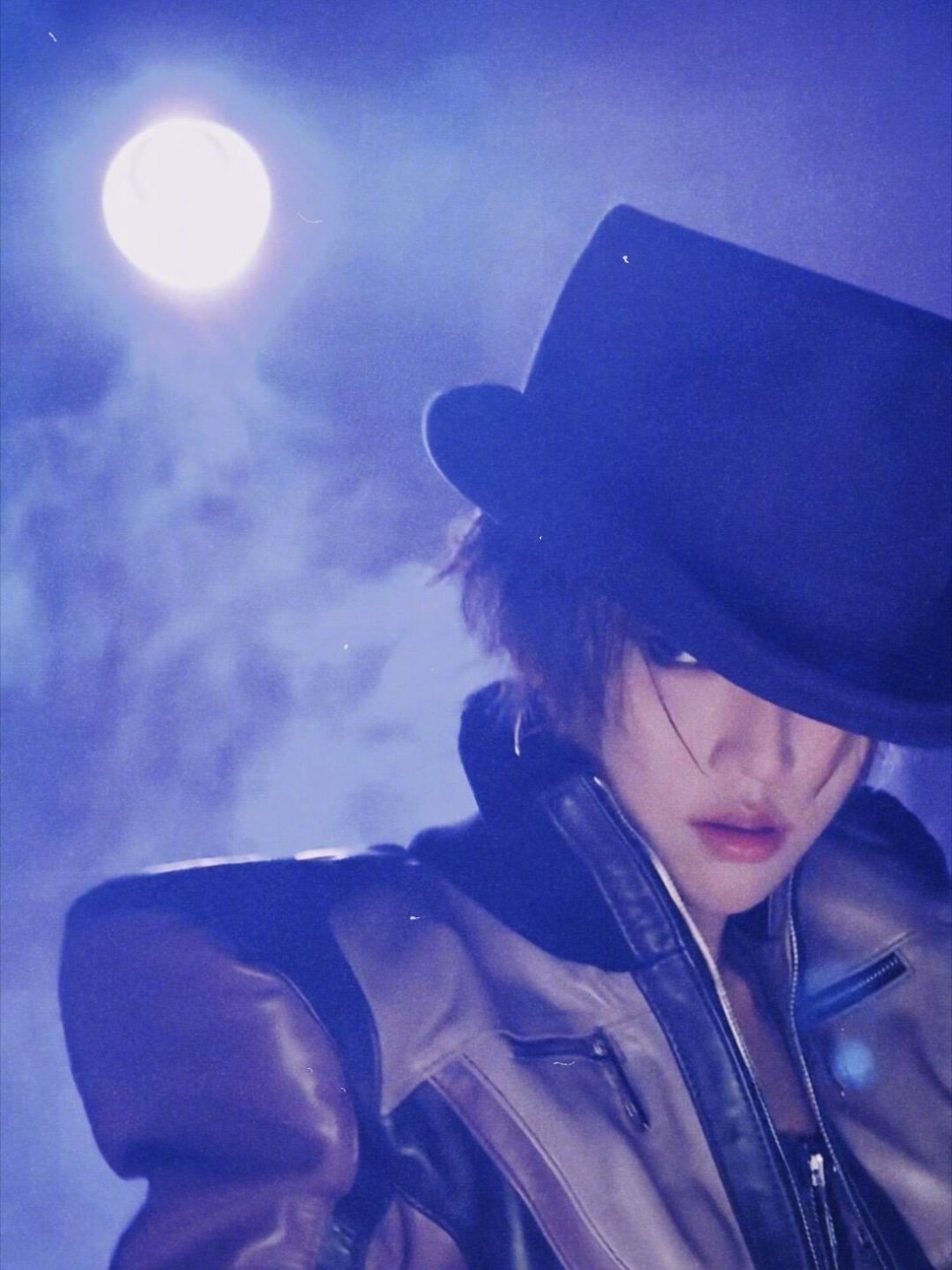 刘雨昕一局魔术4个托说到这里就想起来这个造型了，刘雨昕真的太适合当一个魔术师了！