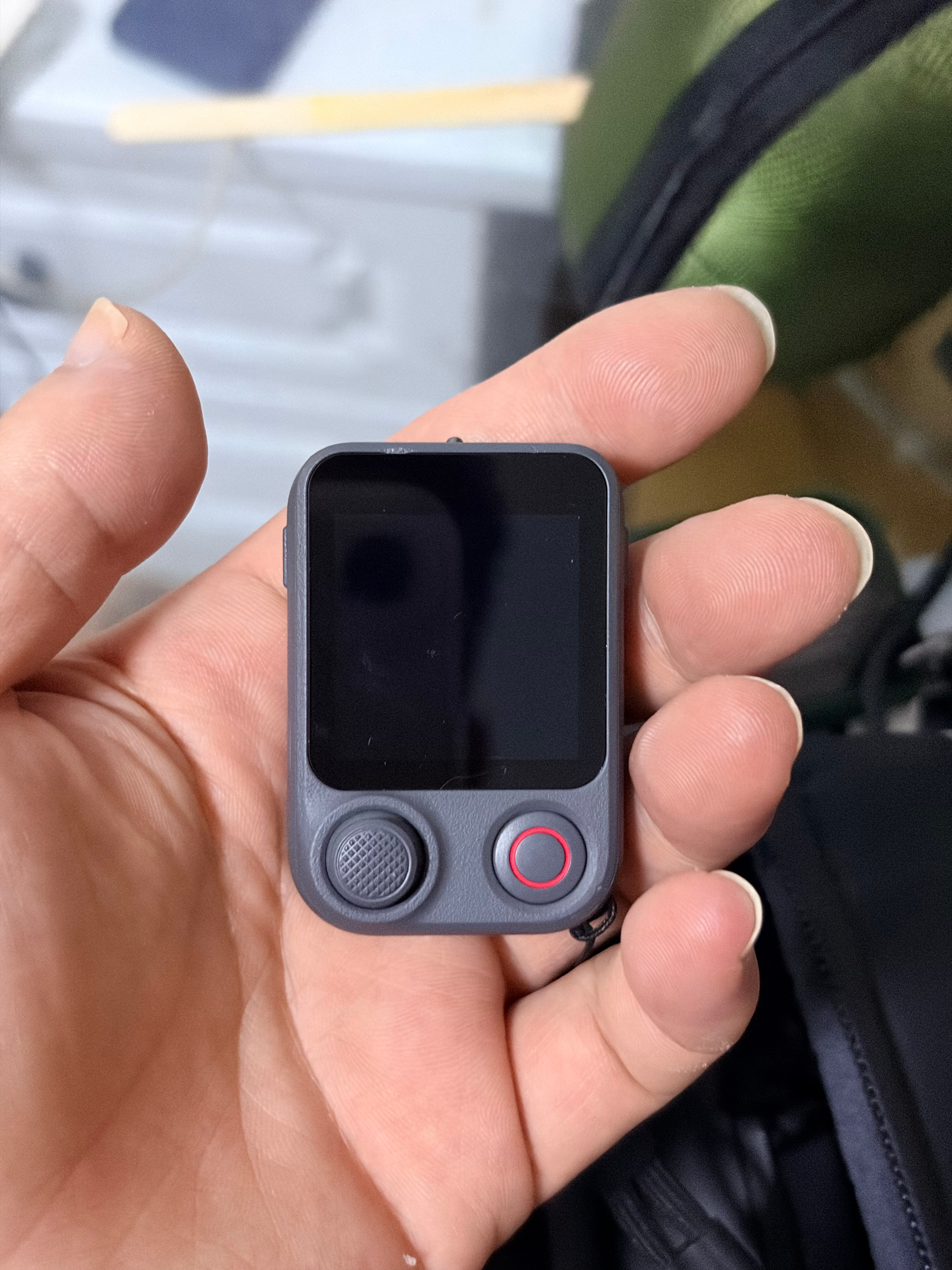 为了这个遥控监屏才买的Pocket4P全能套装，但拿着用了几次后，彻底祛魅了，还