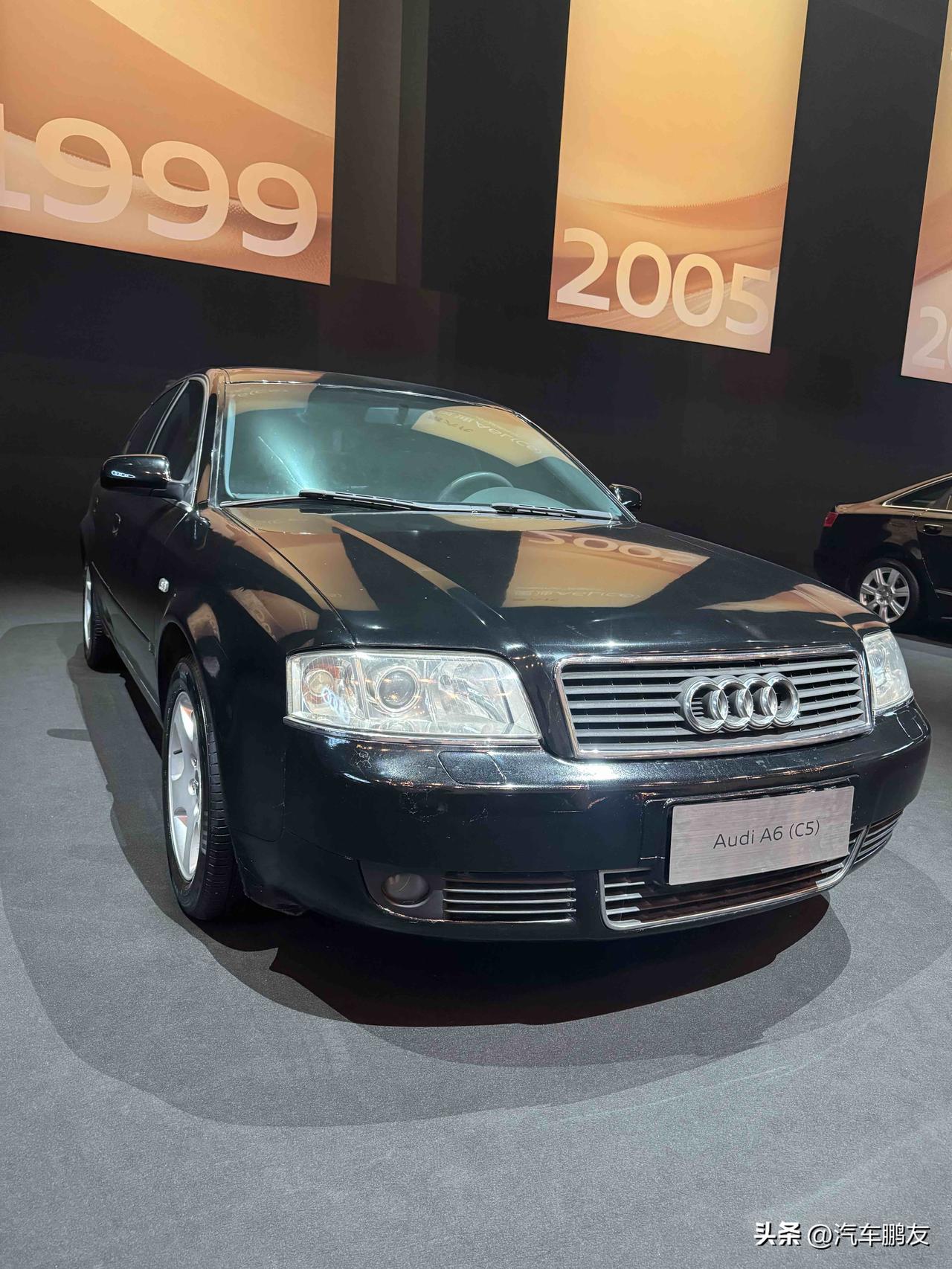 来一波回忆杀。奥迪A6绝对是很多人的白月光，有一些经典无法超越也难回到当初，19