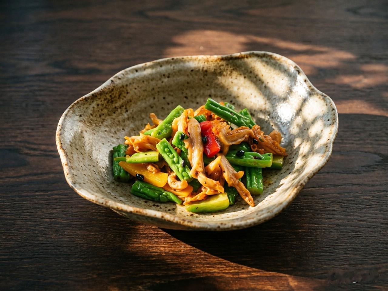 豉椒凉瓜炒去骨鸭掌

食材准备：

主料：去骨鸭掌 300克（解冻后略带水分），