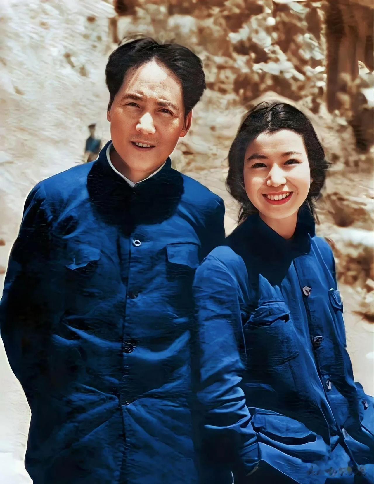 1940年，陕北延安。

毛主席与曾志合影，自信与朝气，写在脸上，给人阳光与力量