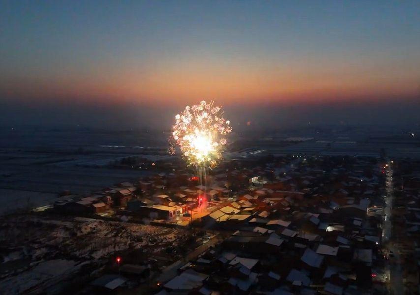 独属我们小村庄的烟花秀，新年万事顺遂🏮