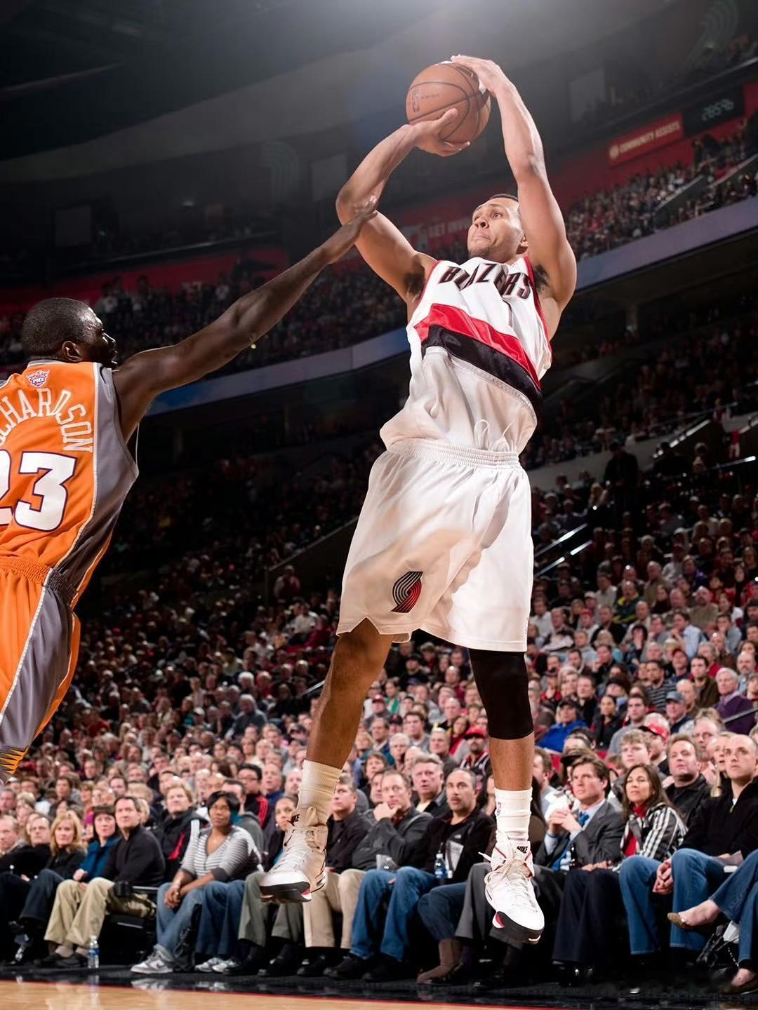 谁还记得布兰登·罗伊！我对他印象最深的是有一年季后赛首轮，他带领波特兰开拓者队对