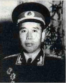 新中国成立后，中央有一条铁律：任何人进入毛主席住所，一律不准携带武器。然而，有一