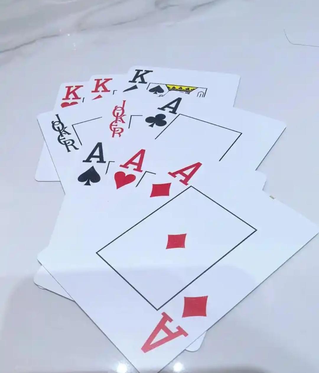 商人老板把任性造牌玩到了不可理喻。第一，双方不可能没有经贸往来；第二，他们自己内