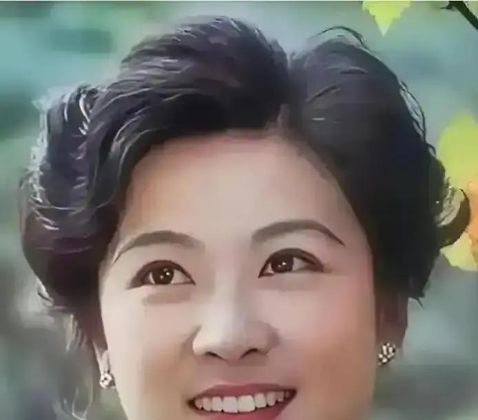 王骁拿着金鸡奖最佳男配角的奖杯，站在台上对着台下的母亲王馥荔喊了一声：“老王，今