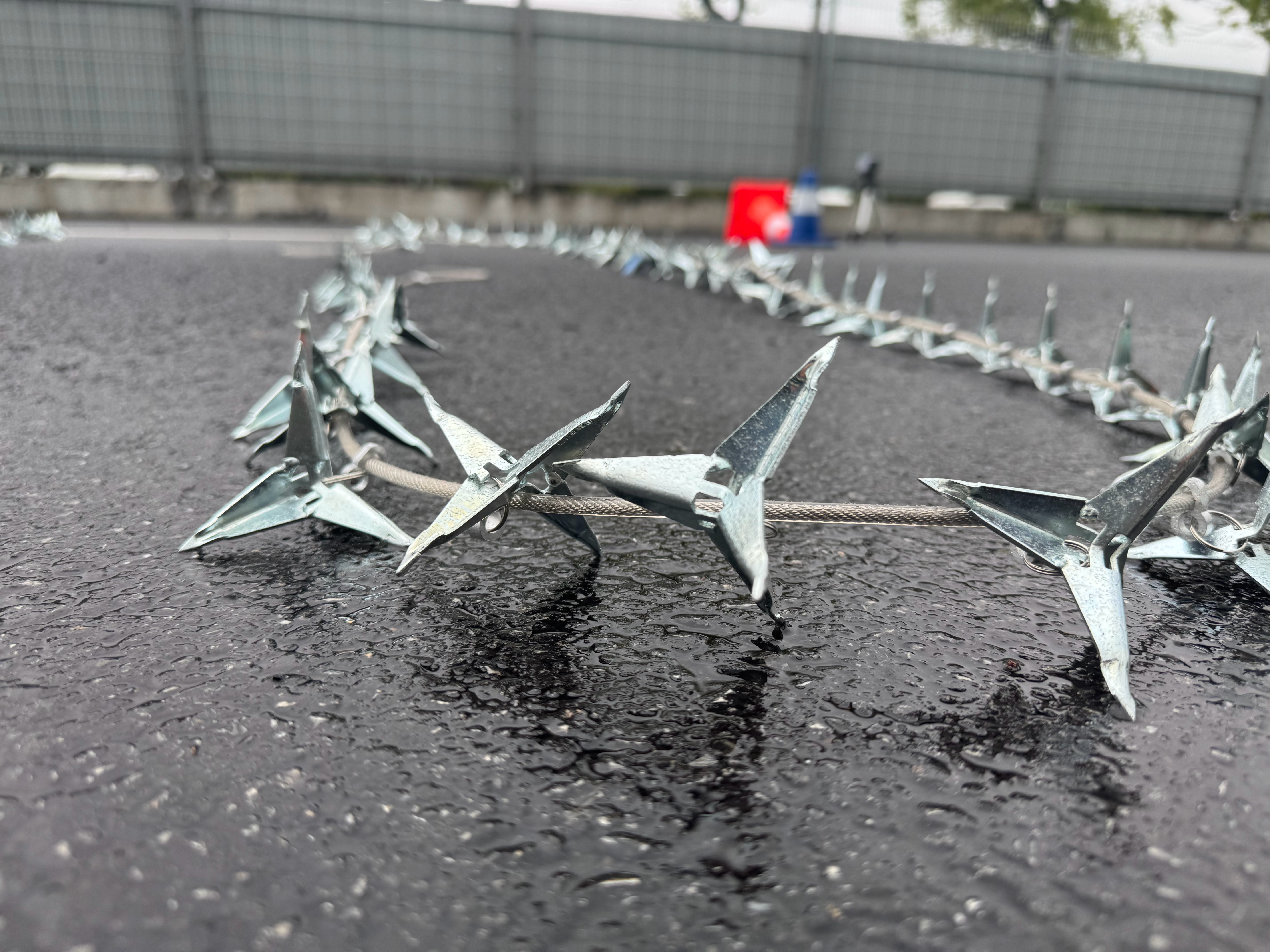 体验完了智己的灵蜥爆胎稳定系统，真的是无比震撼，这功能我希望大家一辈子都不要用到