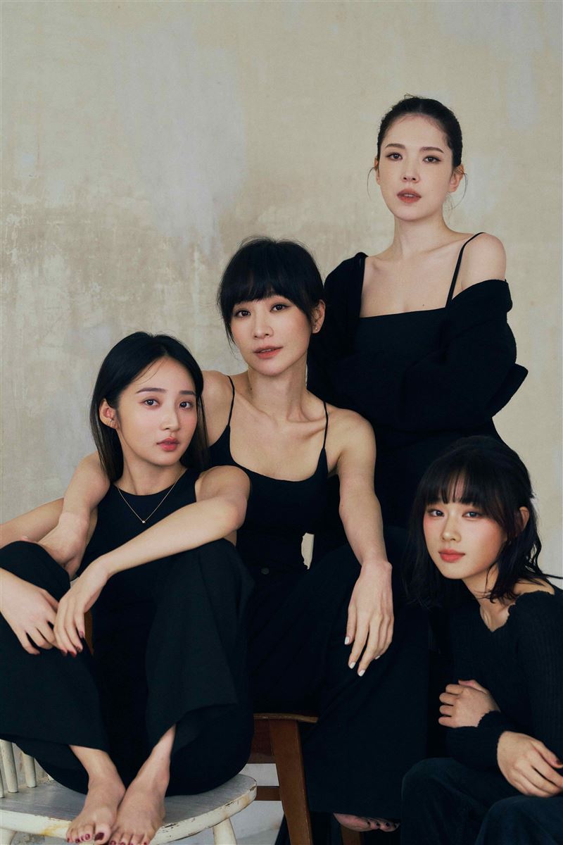 许玮甯开公司了！公司名字叫「时间轴」，是因为自己很实在经历人生每个当下，但身为演