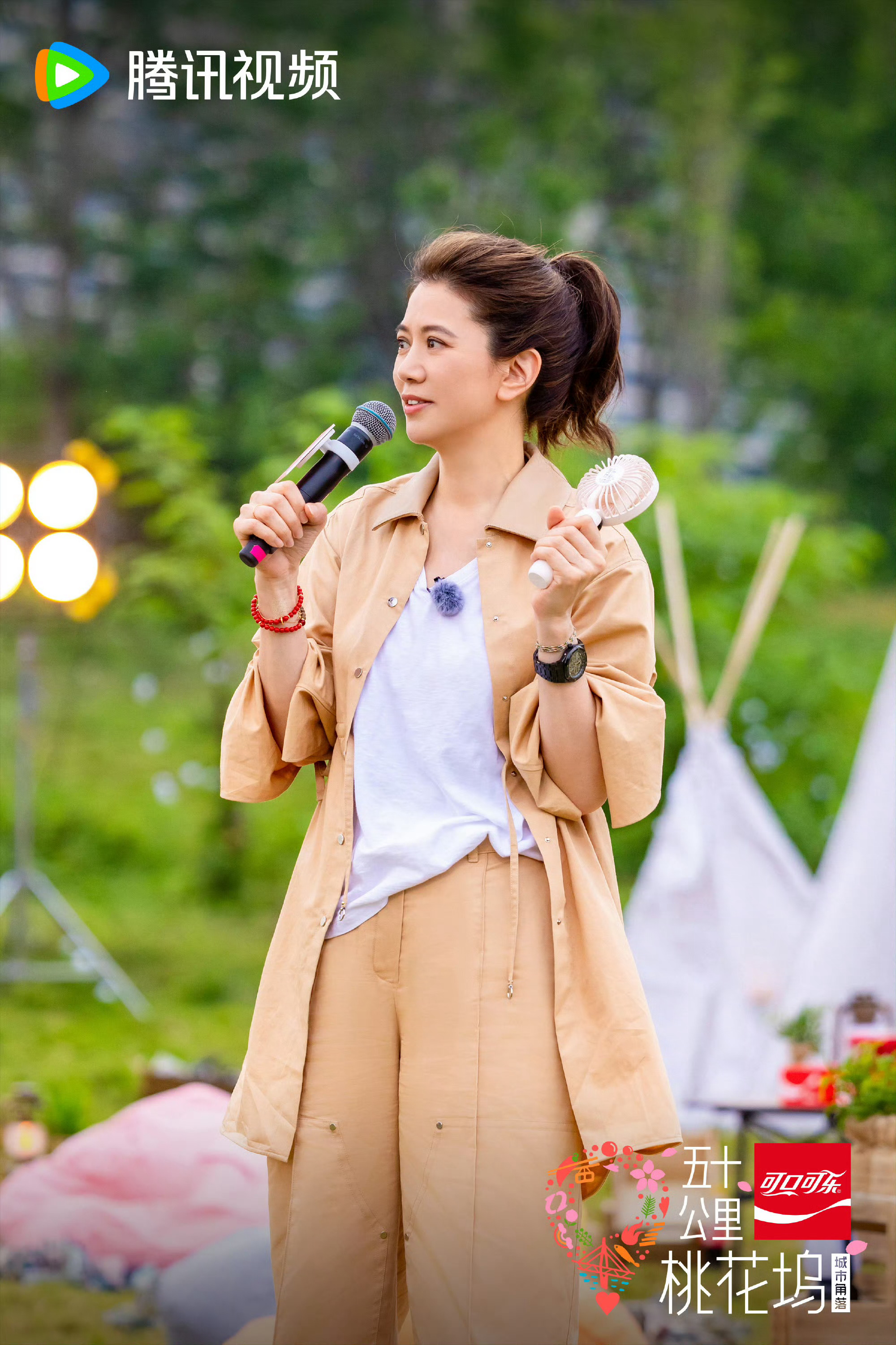 袁咏仪爸爸最宠爱的女儿袁咏仪说父母毫无保留的爱是一生底气，真的深有感触。被家人好