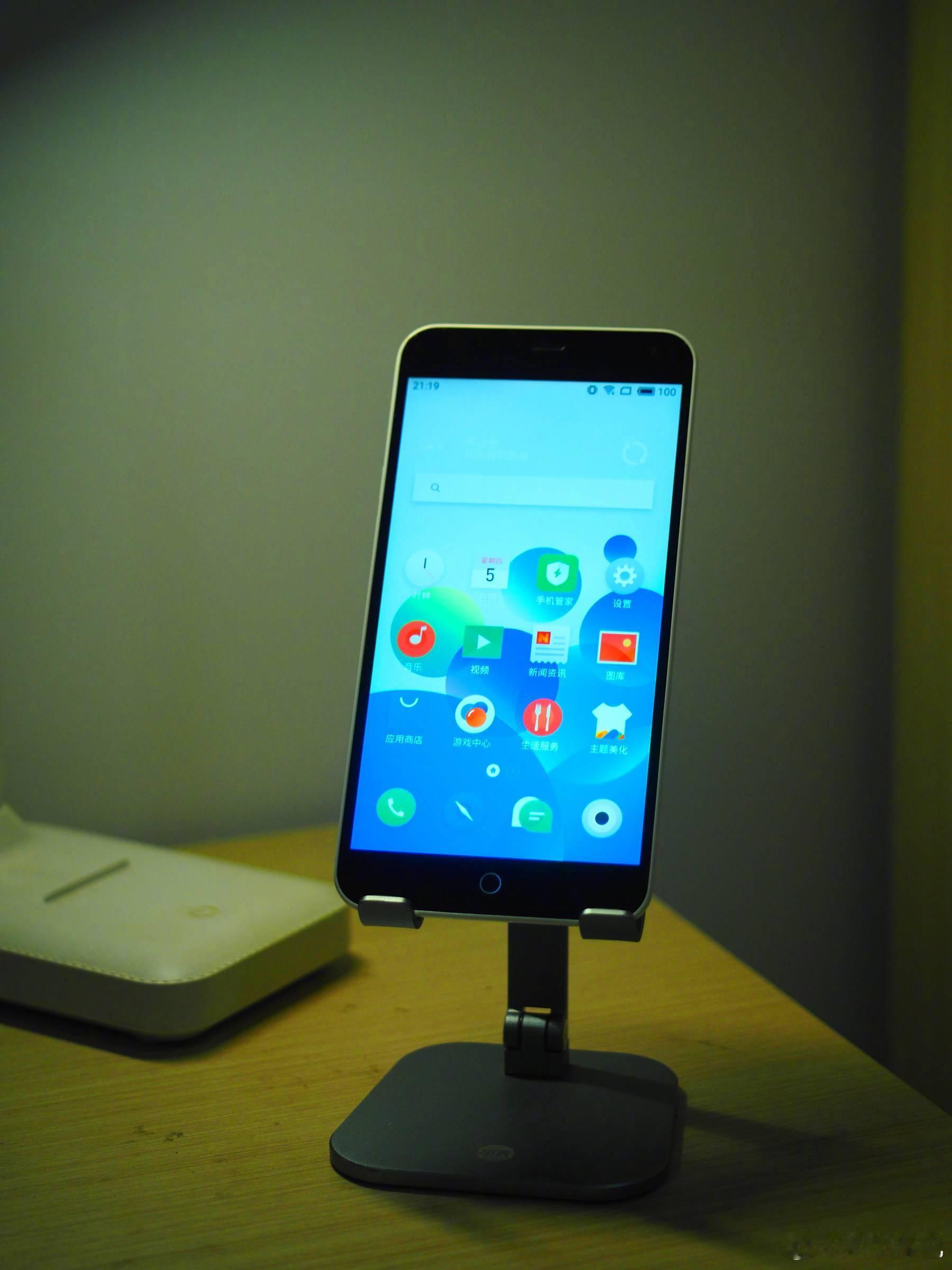 怀旧小抽屉 魅蓝 note 1，曾经最好看的千元机听说魅族最近有点"状况"，不知