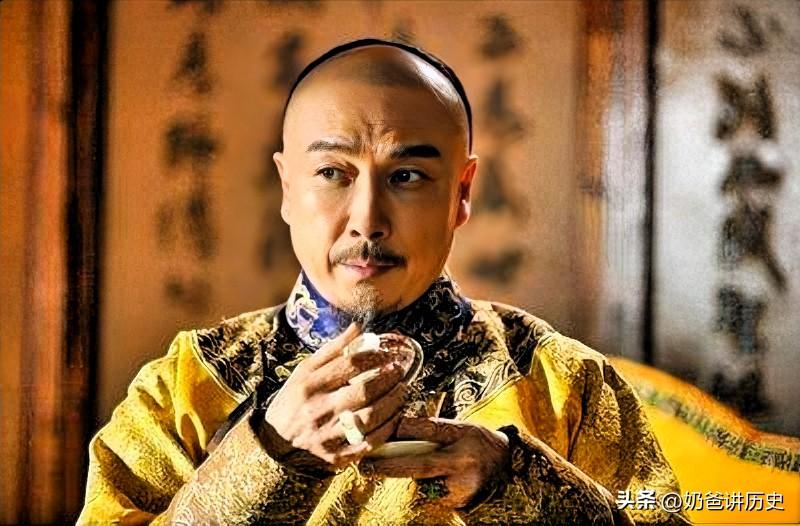 事实上，清朝的皇帝并不愚昧，甚至很有远见。比如戴梓，领先西方几个世纪制造出了世界