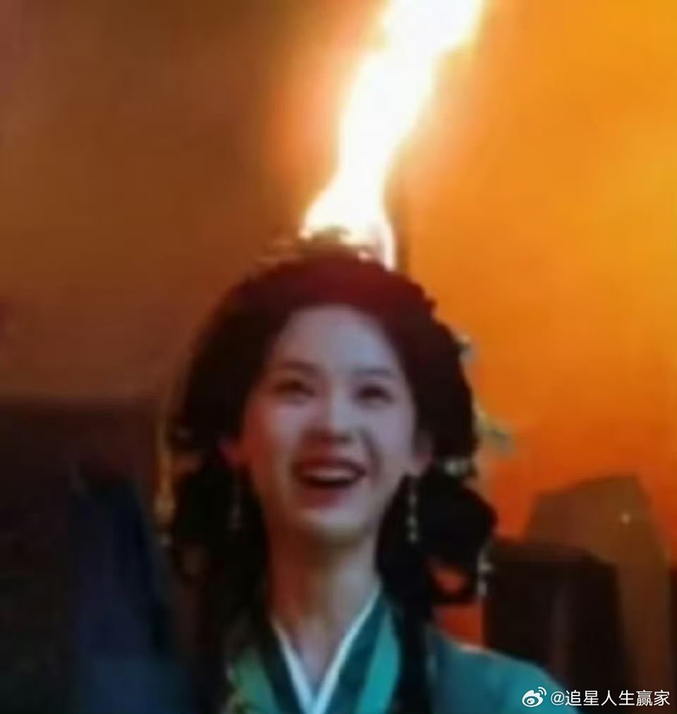 楚朝大王🔥了！！陈都灵这个错位图哈哈哈哈 ​​​