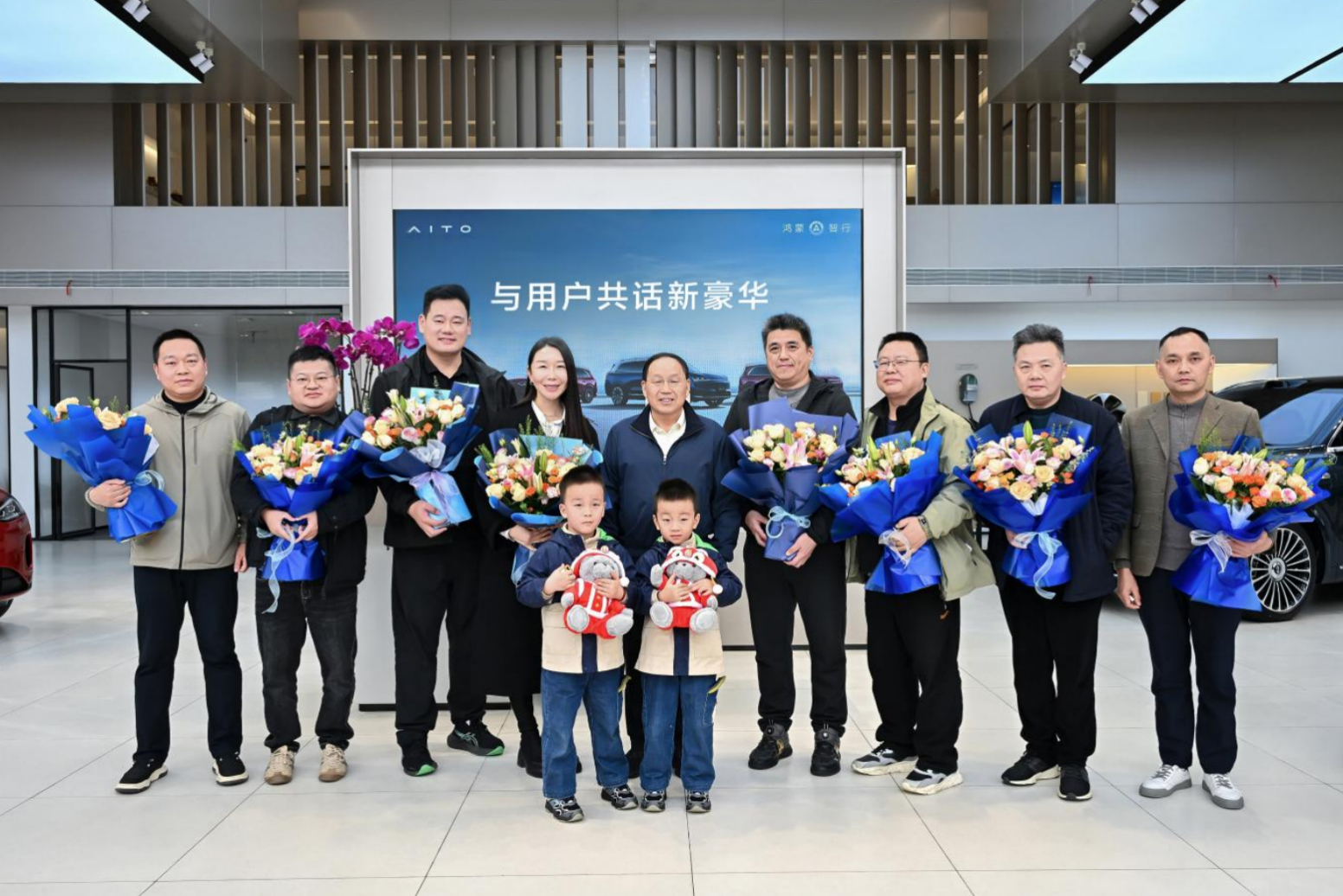 车若初见[超话] 10月25日，问界“与用户共话新豪华”活动在湖北十堰举行。赛力