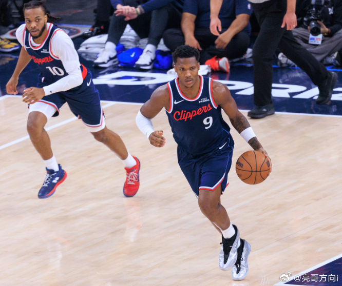 今天上午10:30，快船对阵国王。赛前快船主帅泰伦·卢在接受采访时谈到了加兰和马