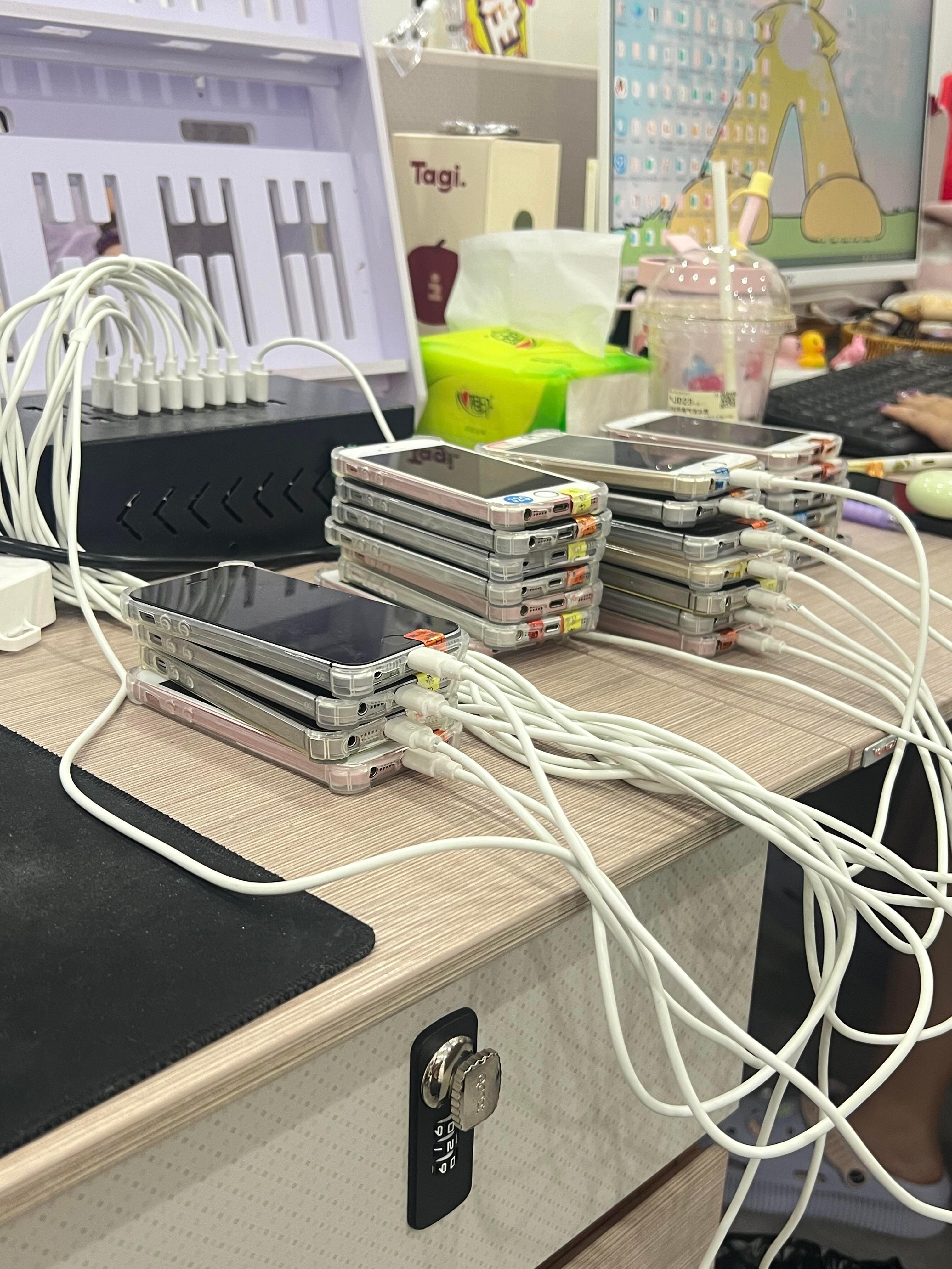 运营人才懂…每天早上对着几十个账号抓耳挠腮..下班前又对着几十篇数据愁眉苦脸..