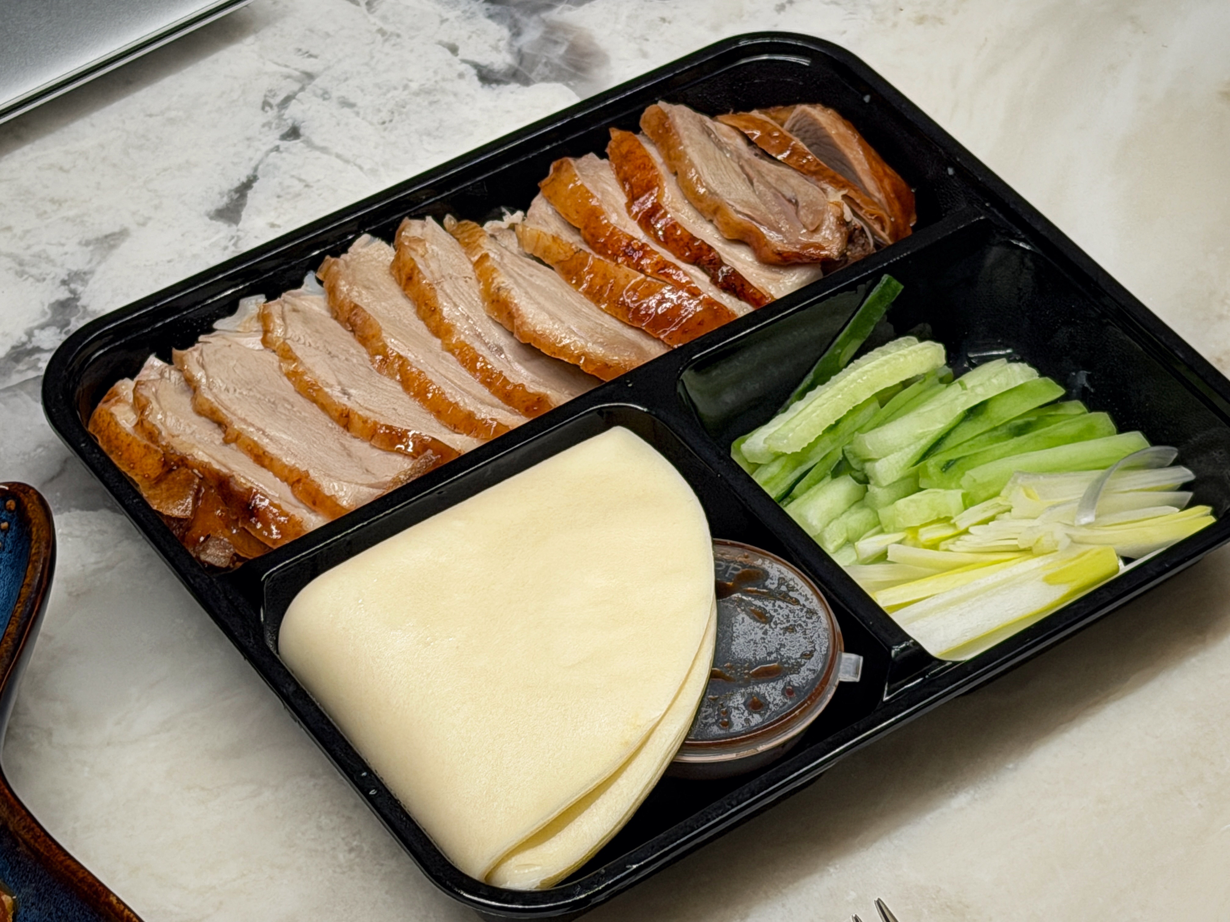 尝试自己做顿饭，配合一点外卖的点缀，用餐体验还可以🍴。感觉做简餐难度有，但不大