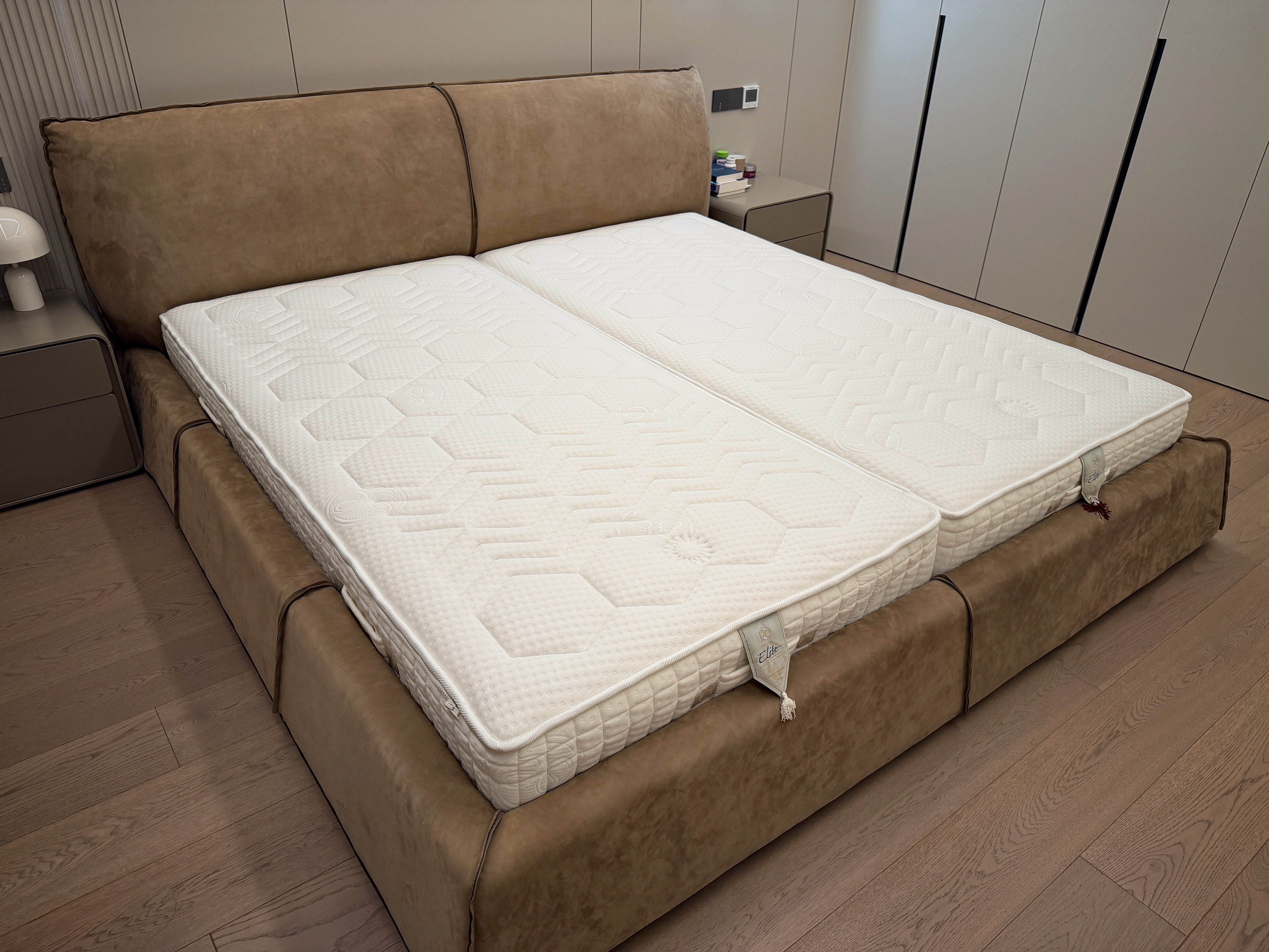 回老家前把床单也换洗了，我这套瑞士EliteBeds的床垫真不错，不仅睡着舒服，