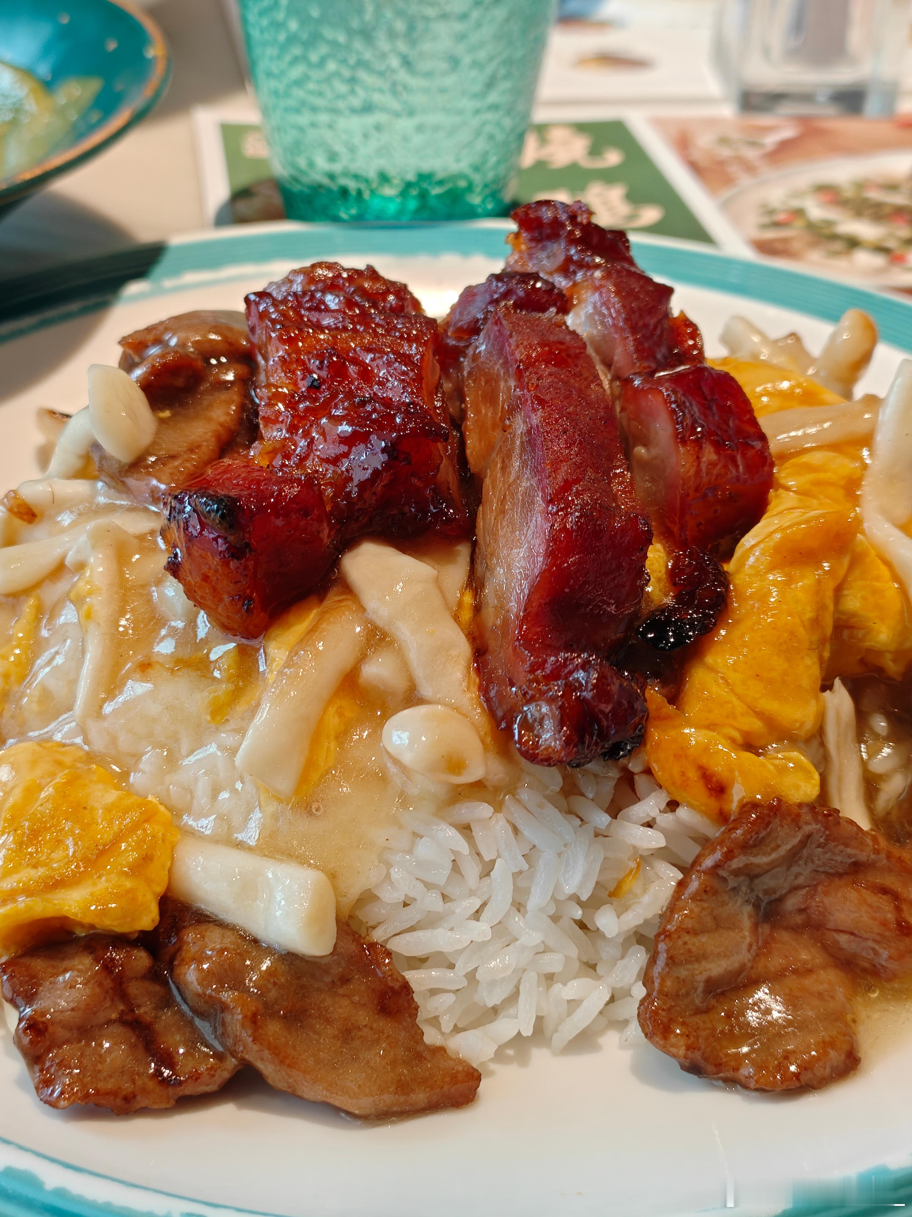 享界s9增程版 车主一天 Plog 早起后，小外去了美食博主推荐的新宝餐厅，吃了