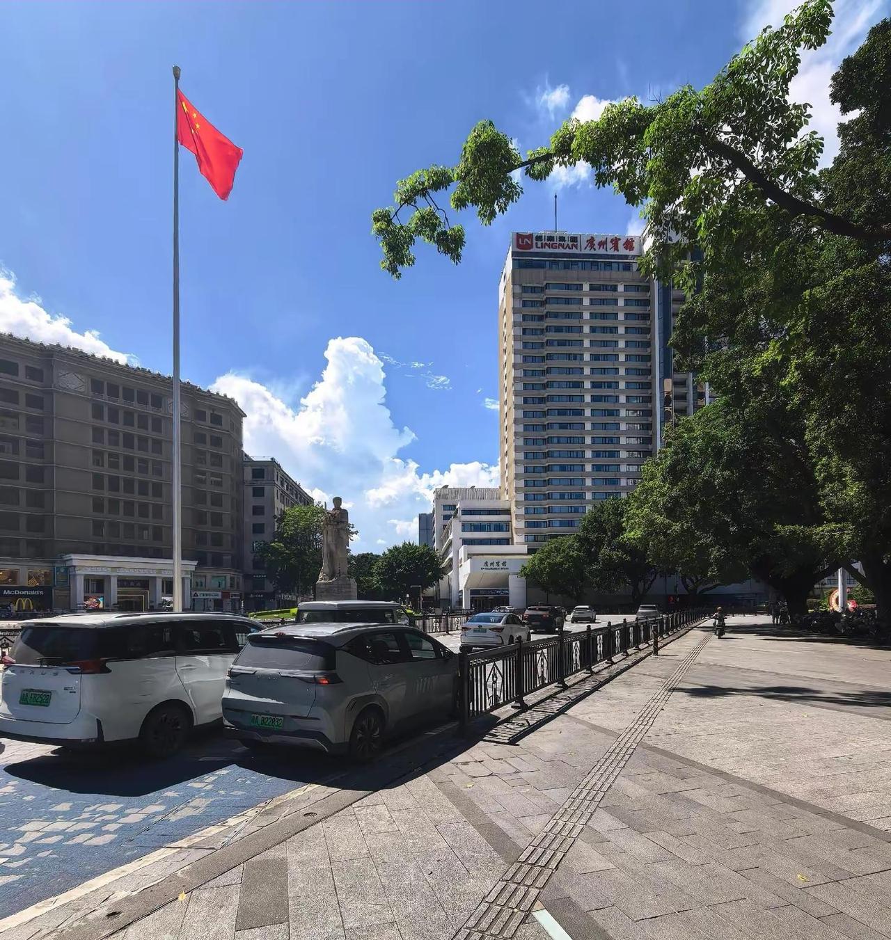 羊城八景之一：珠海丹心。海珠广场 广州解放纪念像 海珠桥