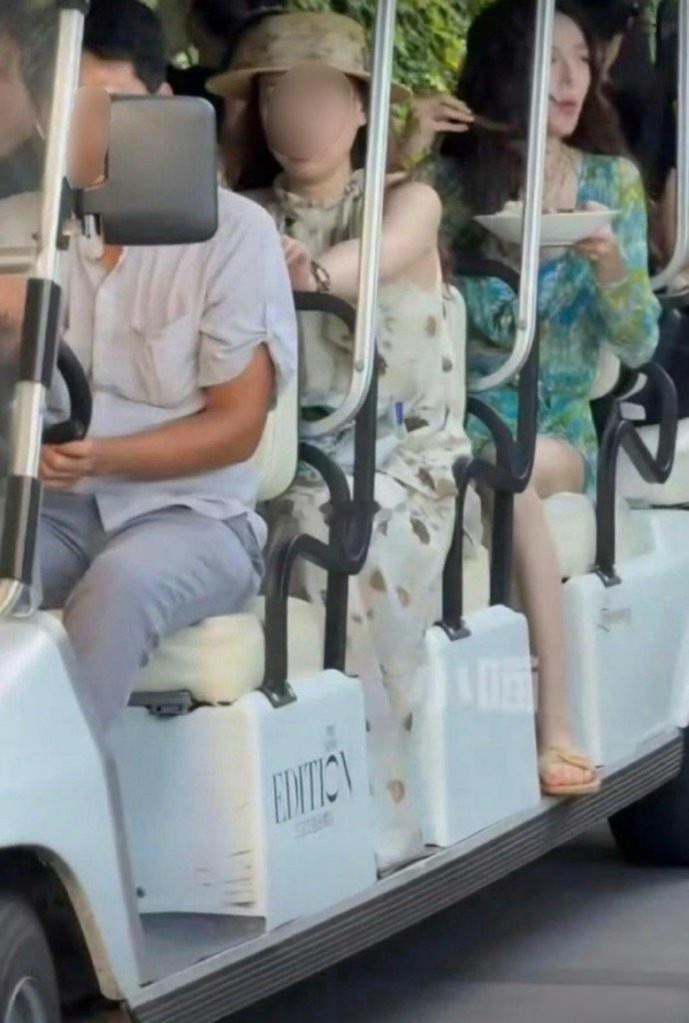 钟楚曦不愧是广东人，人字拖配盘子一看就是广东的松弛感 