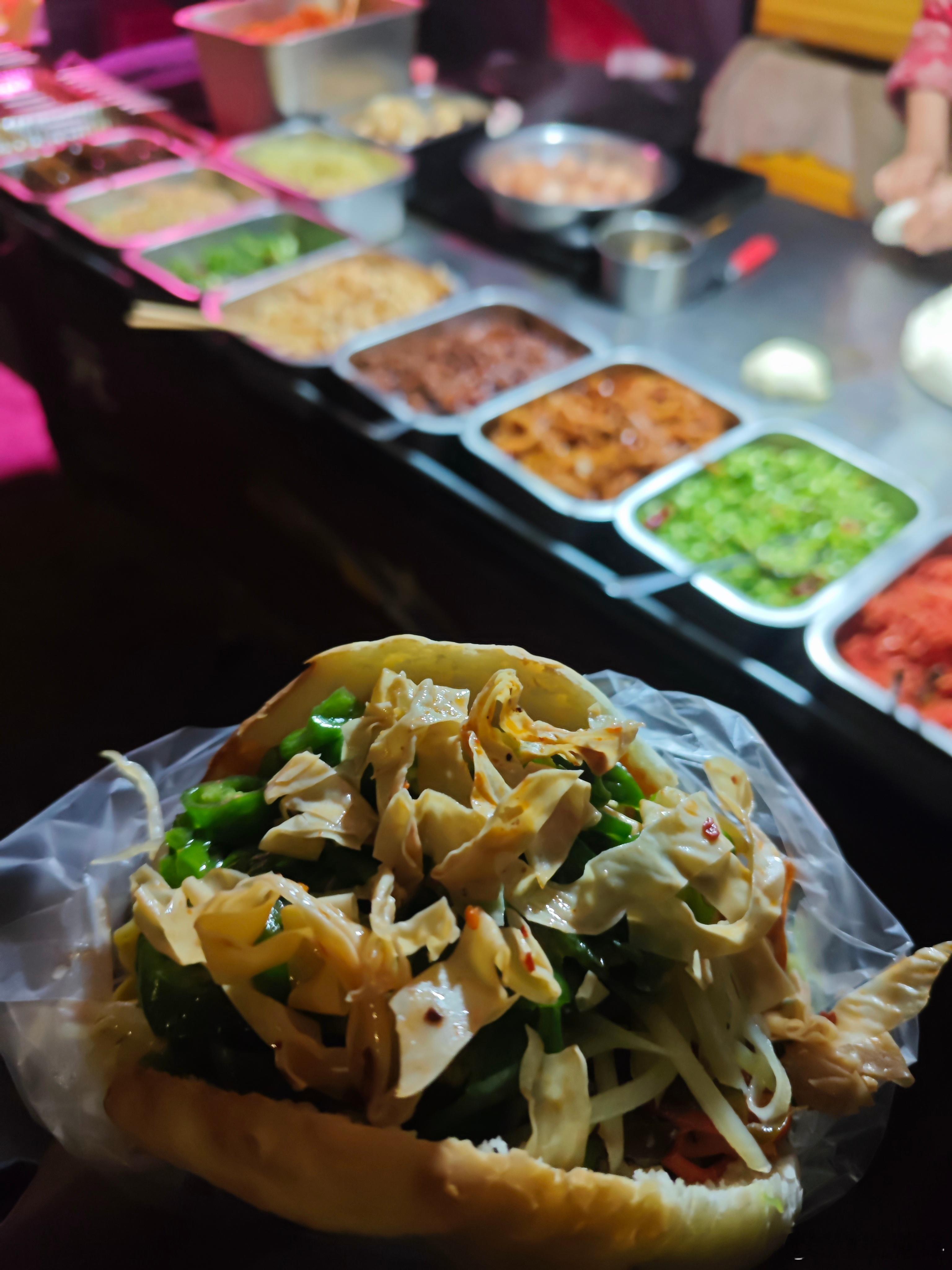 又吃到了史上最好吃的机场大姐花干鸡蛋菜夹馍 咸阳·西安咸阳国际机场T5航站楼