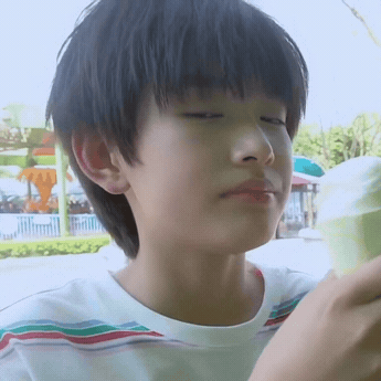虽然本人矮矮的o(︶︿︶)o穿不出模特的效果但是第一天打仗必须穿桔服，搞出气势震