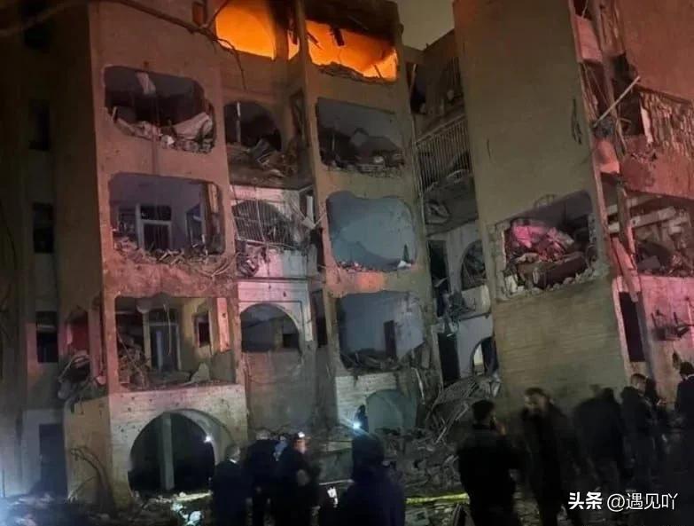 昨晚中东的动静实在太大了，伊朗这回是真的下了狠手。

前面以色列刚偷袭完人家的纳