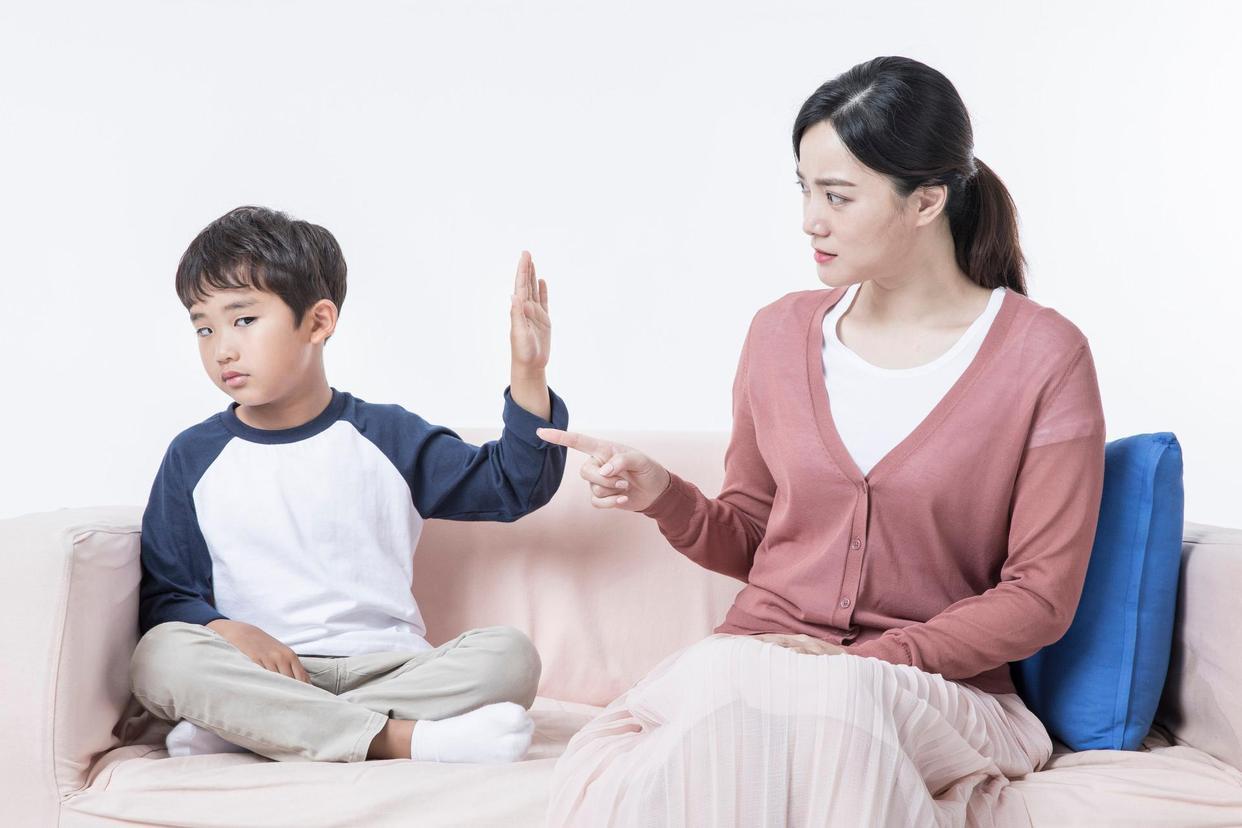 语气比语言对他人的影响更大。
这就要求我们必须在情绪状态很好的情况下给别人提意见