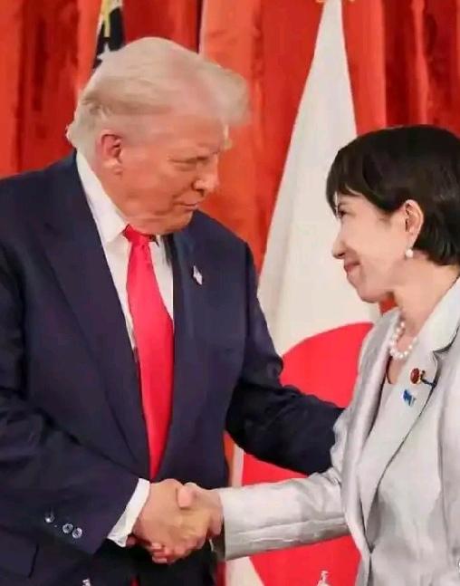 特朗普点名日本派军舰“护航”霍尔木兹海峡，让高市早苗政府陷入两难。日本首相高市早