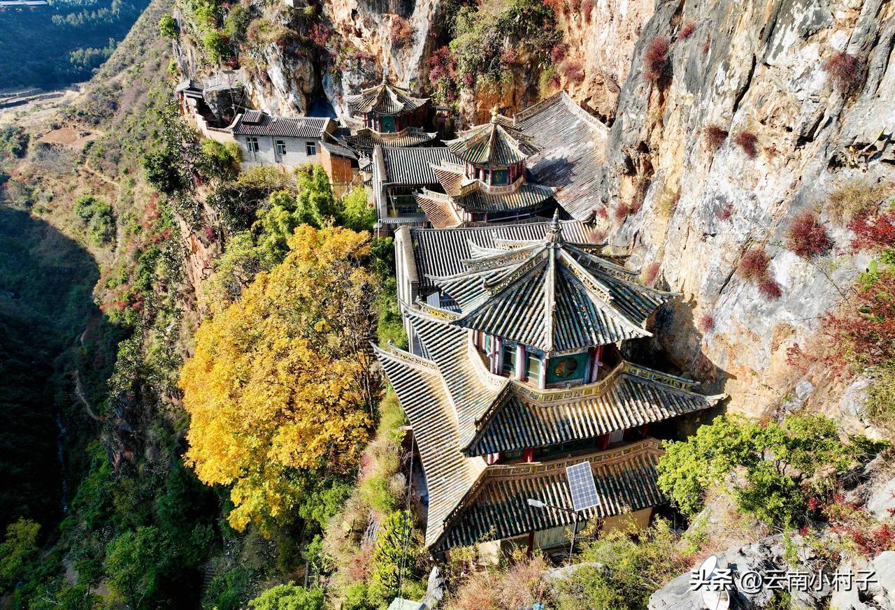 大理祥云的天华山，一座悬崖上的寺庙大理美图