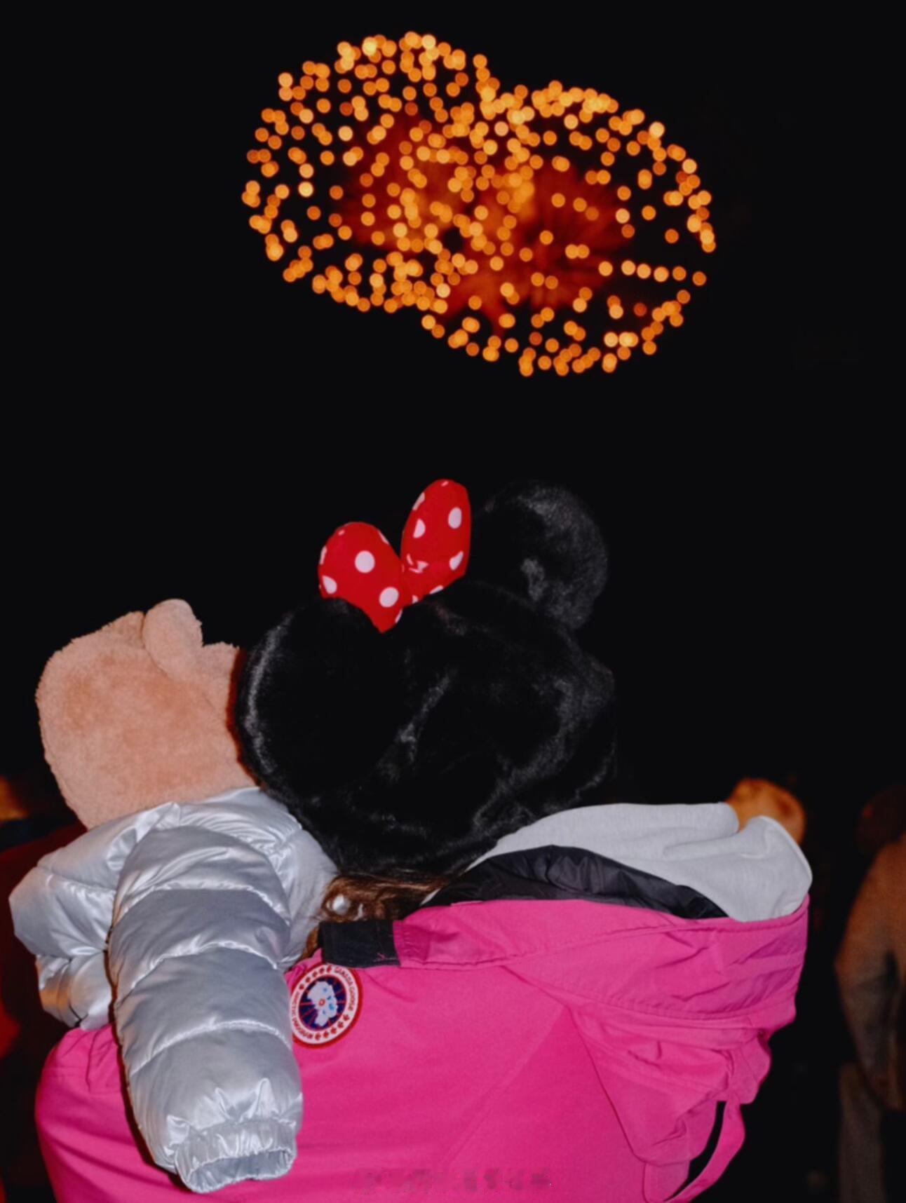 鬼鬼带女儿去迪士尼鬼鬼带女儿迪士尼看烟花 鬼鬼带女儿去迪士尼 