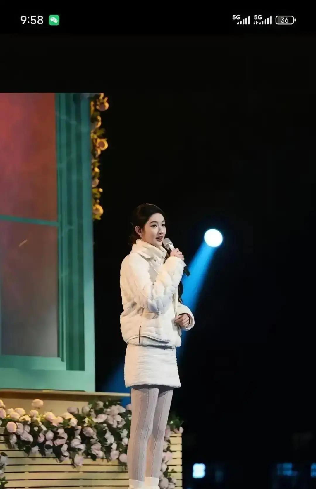 185cm女生穿粉裙被骂上热搜
 
同款裙子165cm博主穿成小公主，她上身像偷