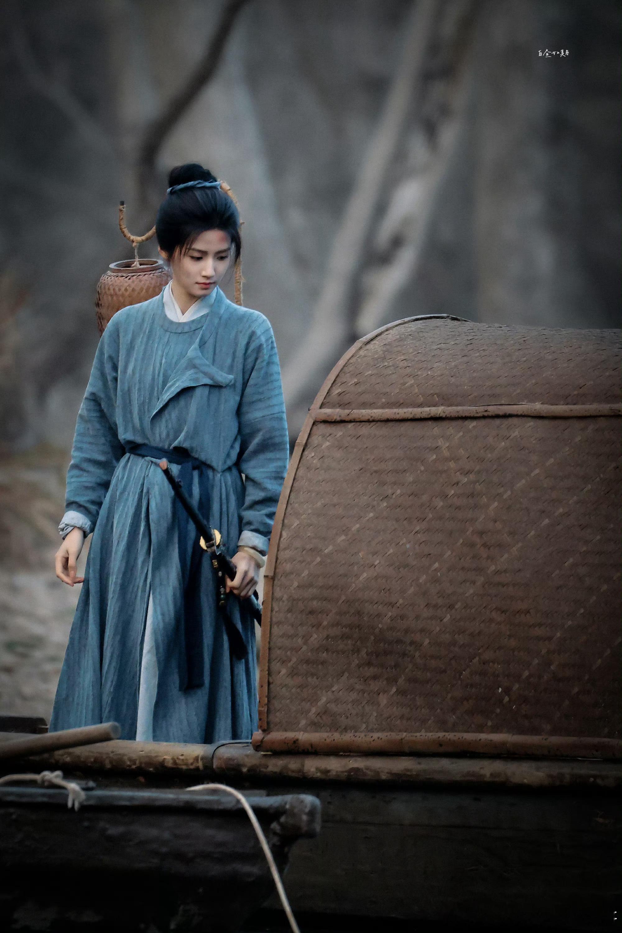 卢昱晓  卢昱晓《何不同舟渡》南衣路透，好俊俏的少侠