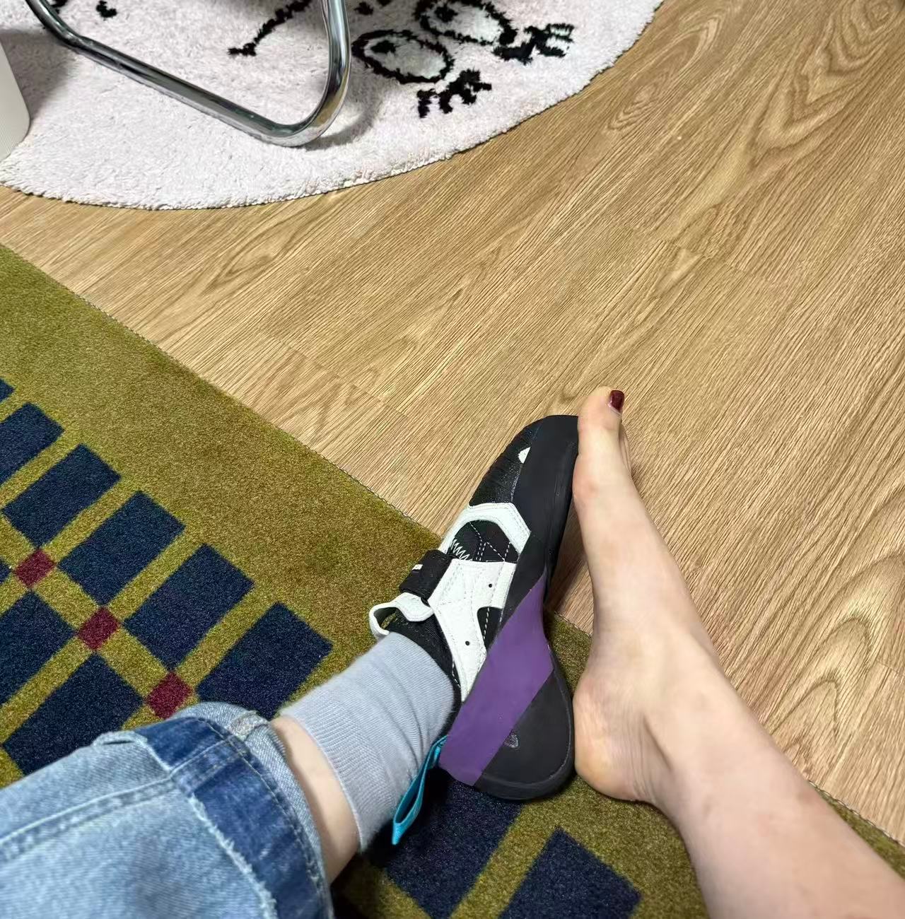 攀岩人有自己的灰姑娘水晶鞋每次穿鞋都像灰姑娘的姐姐这鞋的设计怕是参考了岩羊吧全民