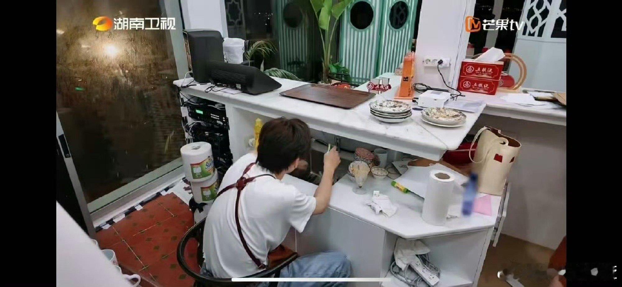 翟潇闻认证沈月为幸福女人你俩别太好笑！翟潇闻刷碗犯鼻炎，拒绝沈月帮忙，封她幸福女