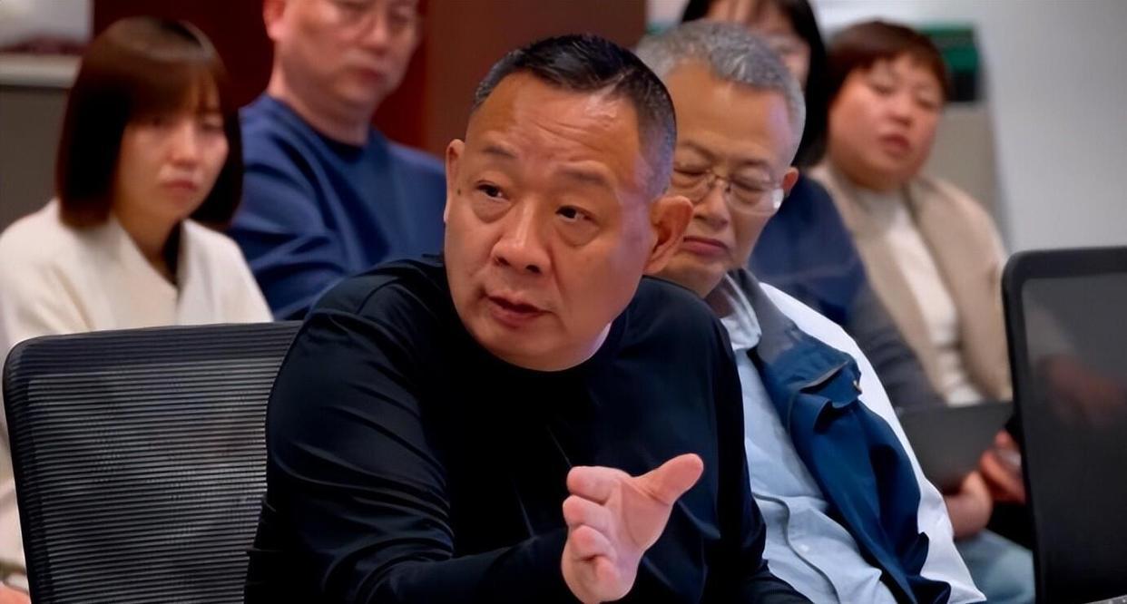 刷到这事儿我直接笑不活了，又带点唏嘘。
新乡那栋楼，当年房东把胖东来大胖店年租从