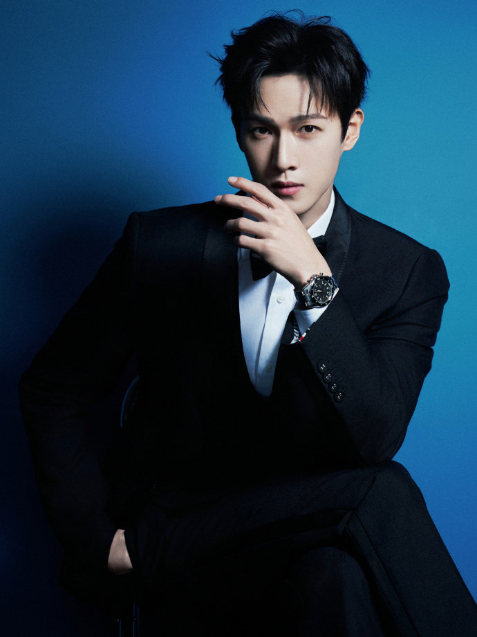 李昀锐优雅格调 李昀锐演绎时光之美 李昀锐优雅格调，演绎时光之美，谁懂这个新郎小