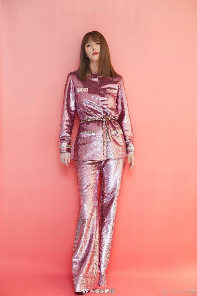 谭维维历届春晚造型大赏 谁懂啊！谭维维的春晚造型太绝了，八登春晚便有八次惊艳。她