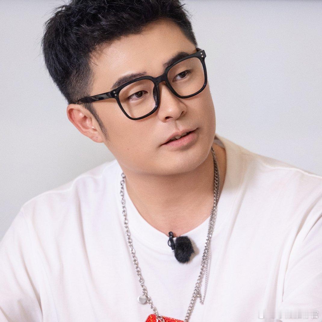 陈赫一家四口迪士尼游轮度假陈赫：我是好男人，好男人就是我。 ​​​