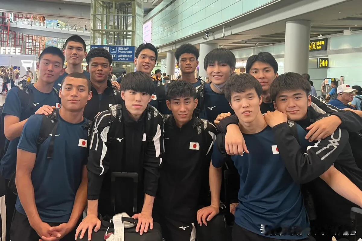 日本U18男篮参加在内蒙古自治区包头市举办的中日韩青少年运动会，福岡大学附属大濠
