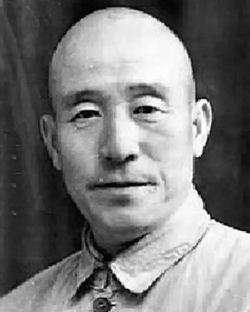 1948年12月22日，解放军攻入新保安， 35军军长郭景云很顽固，掏出手枪连开